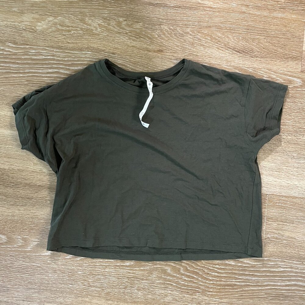 Lululemon Cropped T-Shirt